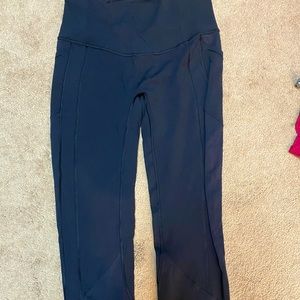 NWOT lululemon cropped pants.